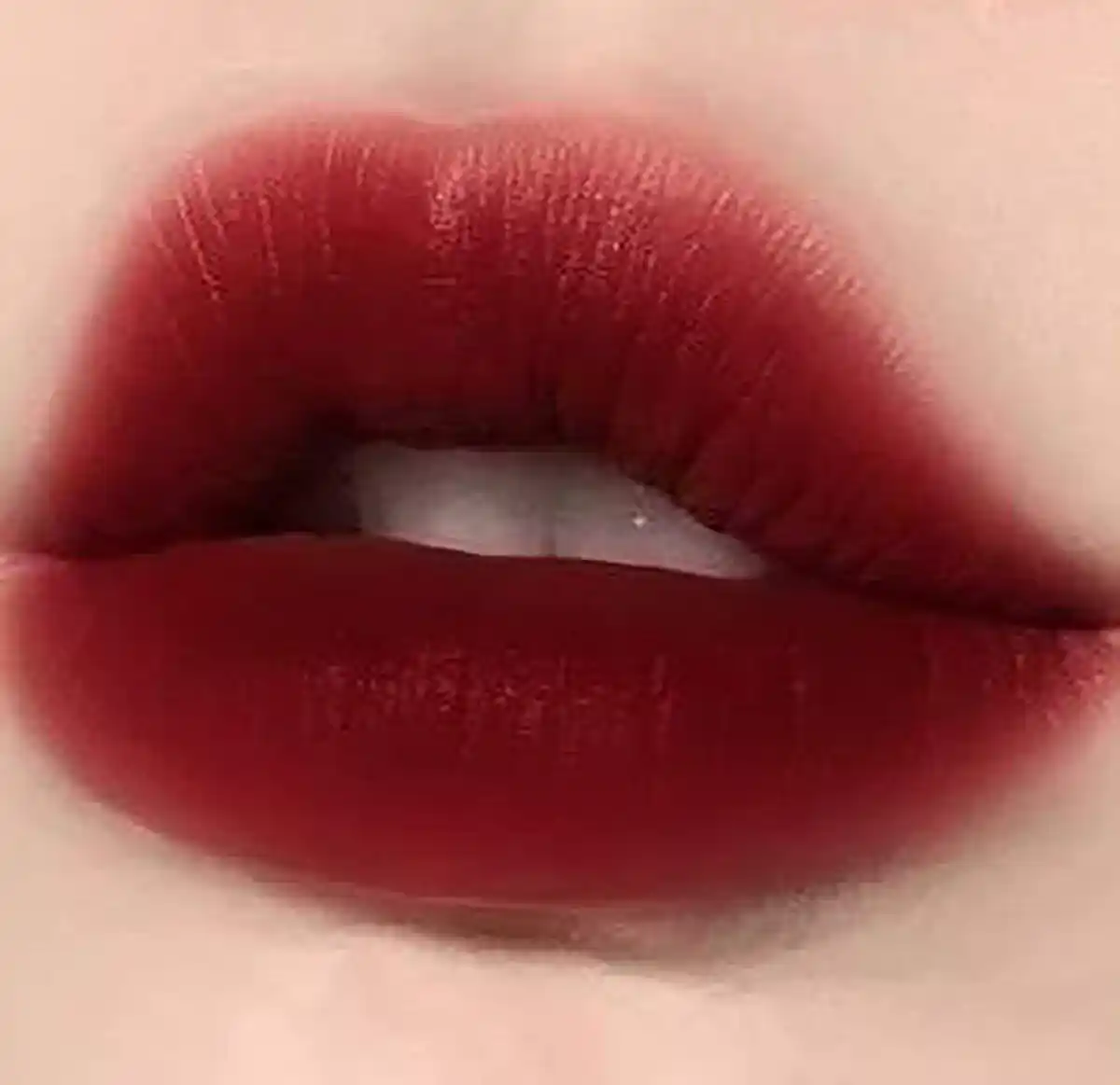 رژ لب قرمز کلاسیک
