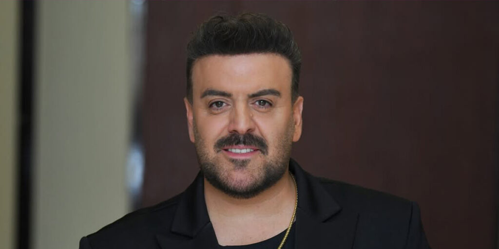 سویی‌شرت آبی بهرنگ علوی