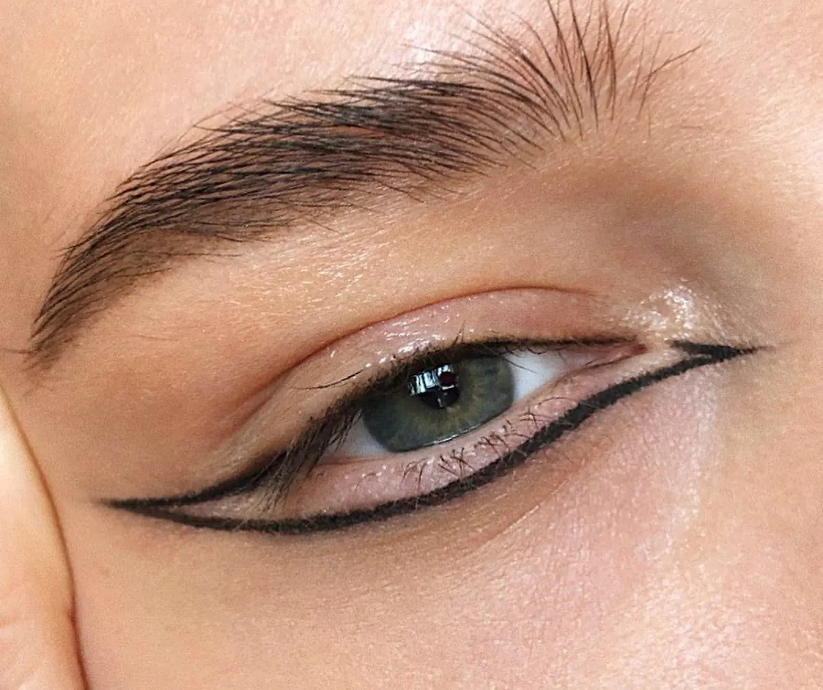 خط چشم گرافیکی ساده خط چشم گرافیکی برای پلک افتاده خط چشم گرافیکی دخترانه خط چشم گرافیکی مجلسی خط چشم گربه ای خط چشم رنگی