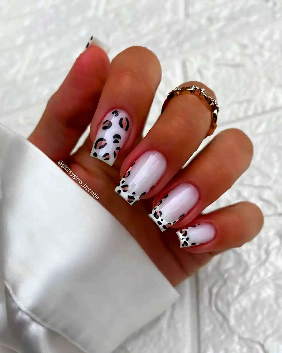 ایده طراحی ناخن پلنگی سفید